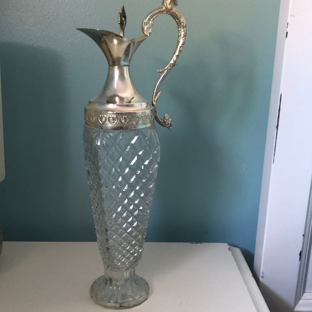 Metalstil Crystal wine decanter Italy silver plate with cork.